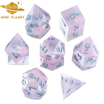 Mini Planet DND Kocke Nastavite Polyhedron Smolo Kocke Z Ostrimi Robovi, RPG, ki se družabne Igre, se Lila Barve, Roll Kocke D&D Trgovina po Meri 7pcs